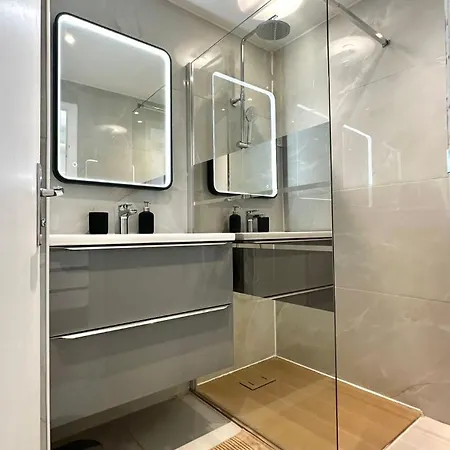 3 Bd Carnot *